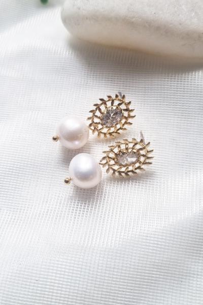 Gold  starburst earrings - P379