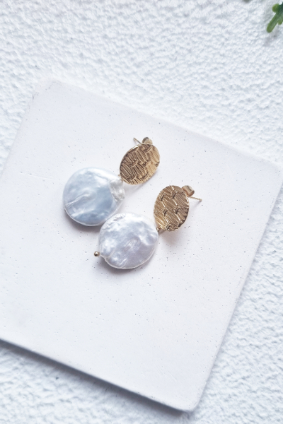 Baroque Large Coin Pearl Earring - P398
