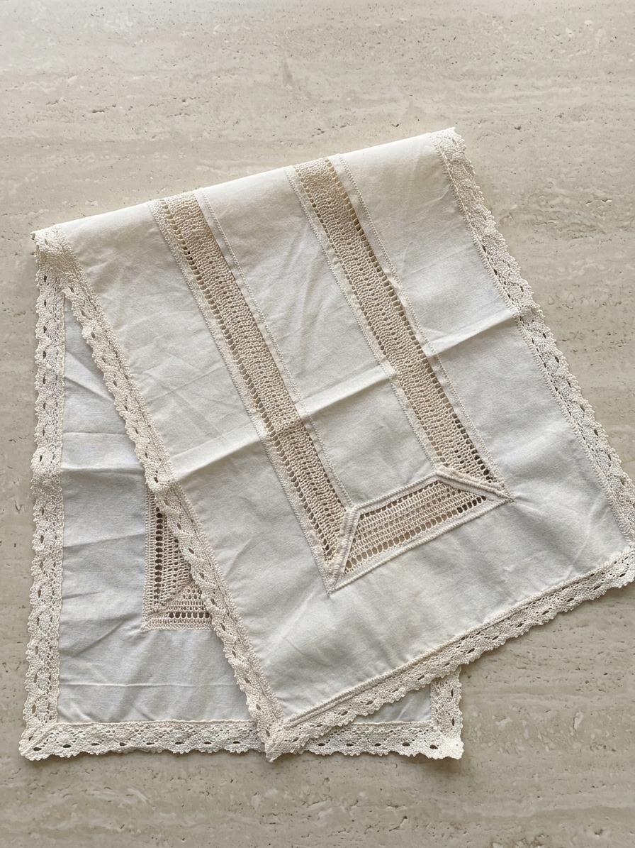 Lace Table Runner (gray cloth) - TL00155